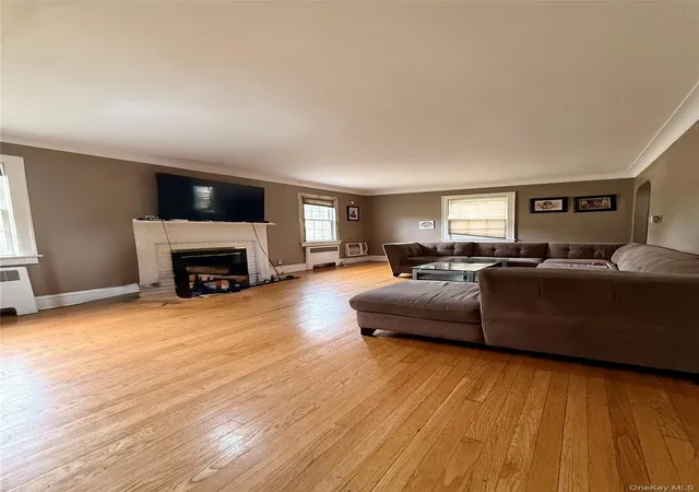 2nd image of 139 New York Ave, Hempstead, NY 11520 | MLS# 915771