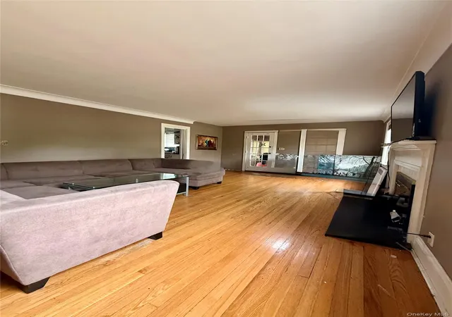 3rd image of 139 New York Ave, Hempstead, NY 11520 | MLS# 915771