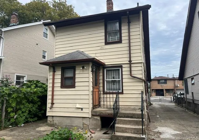 Photo 3 of Single family home for sale at 42 36 156 St, Flushing, NY 11355 | MLS# 915809 | Listing updated on 2026-06-24