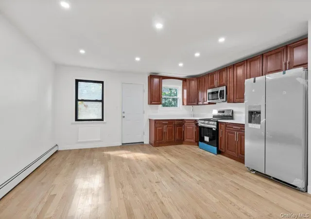 5th image of 2445 Lurting Ave, Bronx, NY 10469 | MLS# 915852