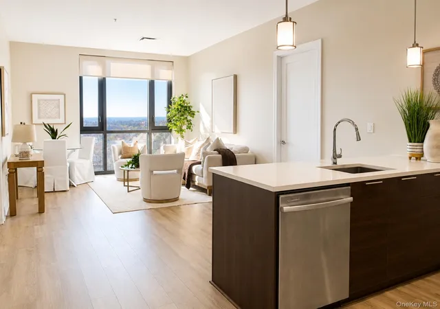 2nd image of 701 Ridge Hill Blvd #PHE, Yonkers, NY 10710 | MLS# 916196