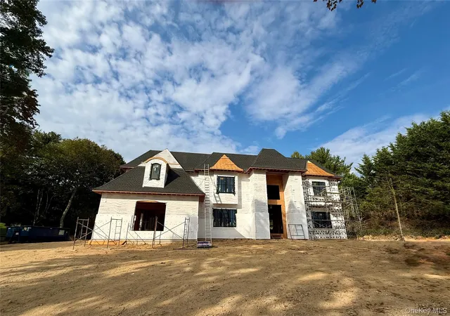 Photo 1 of Sale Pending at 4 Highfield Dr, Dix Hills, NY 11746 | MLS# 916418 | Listing updated on 2025-10-07