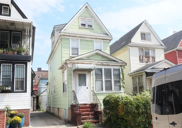 Photo 3 of Sale Pending at 4249 78th Street, Elmhurst, NY 11373 | MLS# 916980 | Listing updated on 2025-10-24