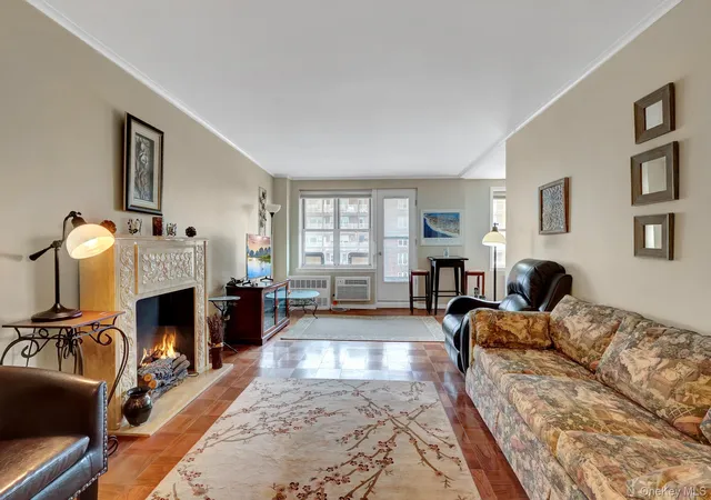 Photo 3 of Sale Pending at 700 Shore Rd #4K, Long Beach, NY 11561 | MLS# 917035 | Listing updated on 2026-08-18