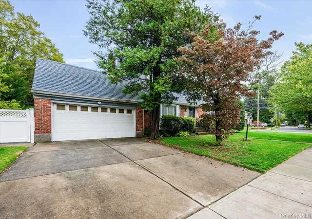 26th image of 10 Linden St, Malverne, NY 11565 | MLS# 917114