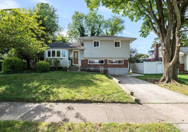 1st image of 15 Alma Ln, Oyster Bay, NY 11803 | MLS# 917227