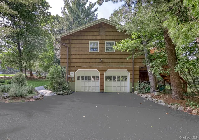 Photo 3 of Sale Pending at 19 Mary Beth Dr, Airmont, NY 10901 | MLS# 917258 | Listing updated on 2026-06-20