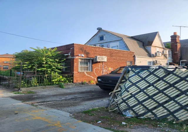 Photo 1 of Single family home for sale at 103 16 Van Wyck Expy, South Richmond Hill, NY 11419 | MLS# 917362 | Listing updated on 2026-01-29