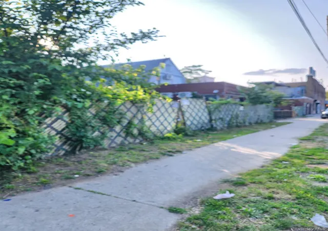 Photo 2 of Single family home for sale at 103 16 Van Wyck Expy, South Richmond Hill, NY 11419 | MLS# 917362 | Listing updated on 2026-01-29
