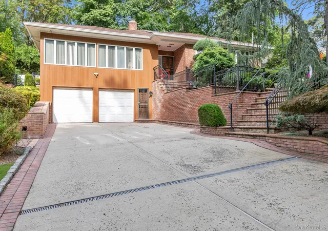 Photo 1 of Sale Pending at 1 Crystal Dr, North Hempstead, NY 11021 | MLS# 917535 | Listing updated on 2026-08-13