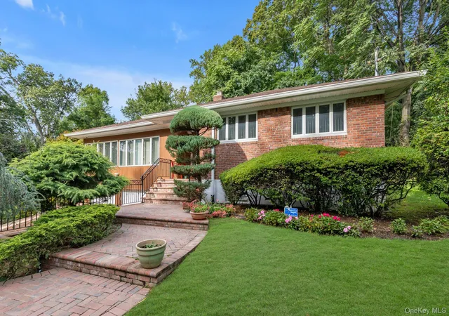 Photo 2 of Sale Pending at 1 Crystal Dr, North Hempstead, NY 11021 | MLS# 917535 | Listing updated on 2026-08-13