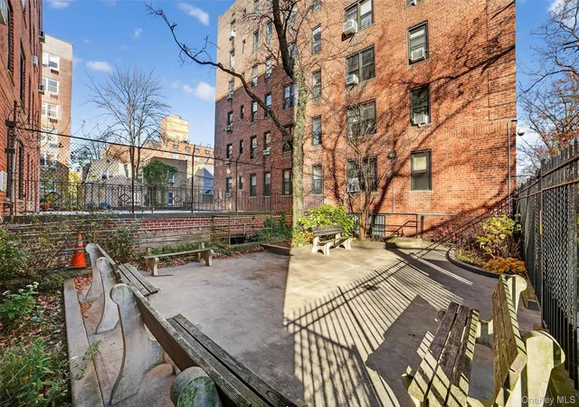 2nd image of 3535 Kings College Pl, Bronx, NY 10467