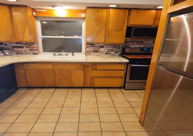 5th image of 13512 223Rd St, Laurelton, NY 11413 | MLS# 917741