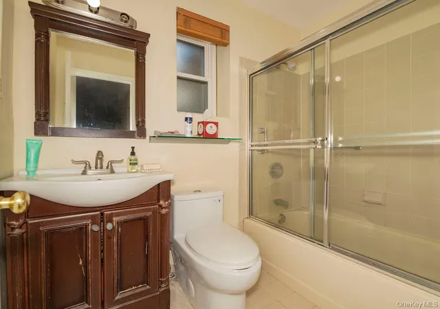 Photo 3 of Sale Pending at 1337 Broadway #L10, Hewlett, NY 11557 | MLS# 918263 | Listing updated on 2026-09-15