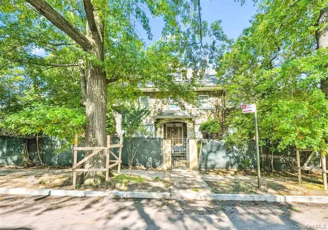 Photo 3 of Single family home for sale at 81-26 Austin St, Kew Gardens, NY 11415 | MLS# 918406 | Listing updated on 2026-03-04