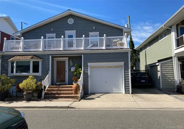 Photo 1 of Single family home for sale at 87 Armour St, Long Beach, NY 11561 | MLS# 918430 | Listing updated on 2025-10-11