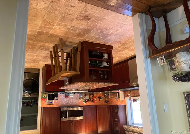Photo 4 of Single family home for sale at 87 Armour St, Long Beach, NY 11561 | MLS# 918430 | Listing updated on 2025-10-11