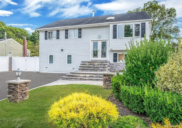 2nd image of 46 W Willow St, Brentwood, NY 11717 | MLS# 918508
