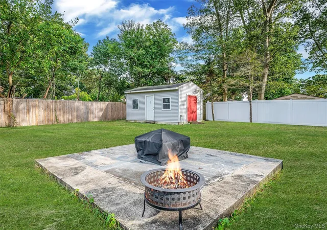 28th image of 46 W Willow St, Brentwood, NY 11717 | MLS# 918508