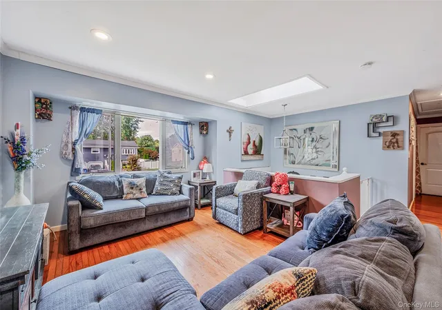 4th image of 46 W Willow St, Brentwood, NY 11717 | MLS# 918508