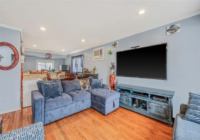 5th image of 46 W Willow St, Brentwood, NY 11717 | MLS# 918508