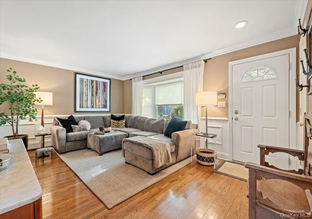 Photo 3 of Sale Pending at 9 Flint Ln, Jericho, NY 11753 | MLS# 918815 | Listing updated on 2026-07-16