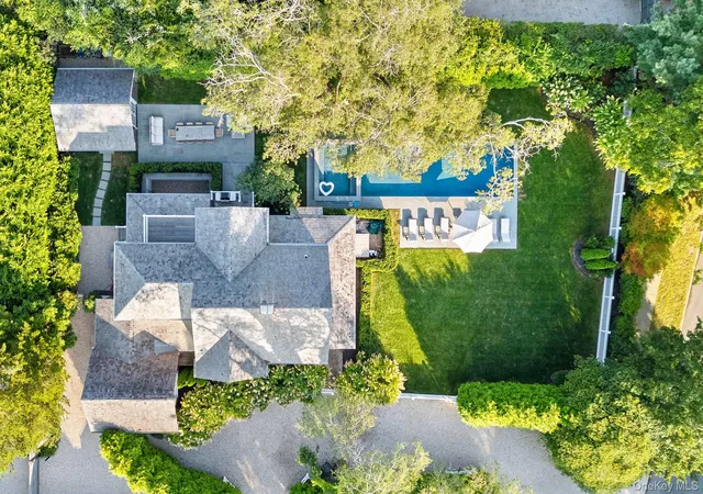 Photo 3 of Sale Pending at 44 Buell Ln, East Hampton, NY 11937 | MLS# 918849 | Listing updated on 2026-09-19