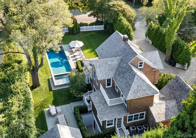Photo 3 of Sale Pending at 44 Buell Ln, East Hampton, NY 11937 | MLS# 918849 | Listing updated on 2026-09-19