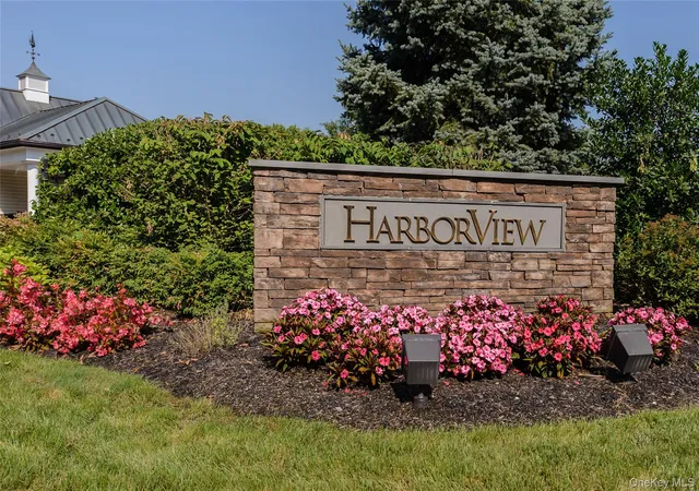 Photo 1 of Condo for sale at 92 W Overlook #92, Port Washington, NY 11050 | MLS# 918874 | Listing updated on 2025-10-02