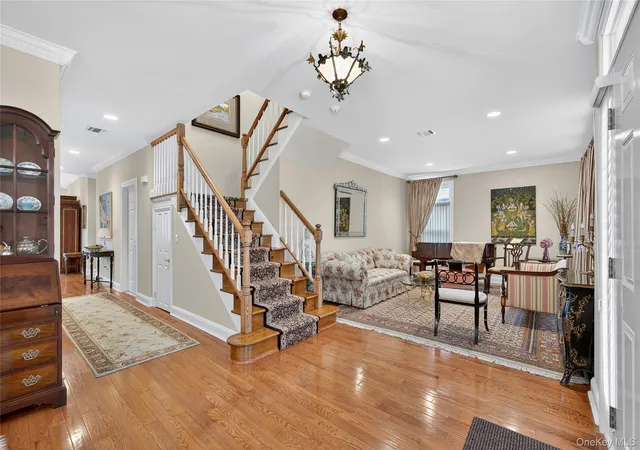 Photo 3 of Condo for sale at 92 W Overlook #92, Port Washington, NY 11050 | MLS# 918874 | Listing updated on 2025-10-02
