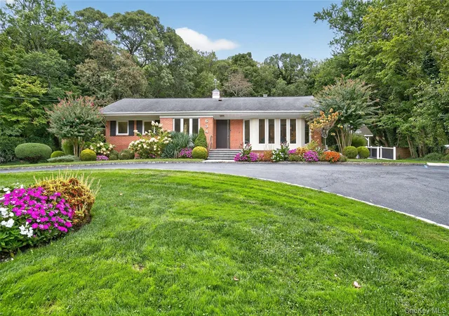 Photo 1 of Single family home for sale at 634 Park Ave, Huntington, NY 11743 | MLS# 918907 | Listing updated on 2026-09-04