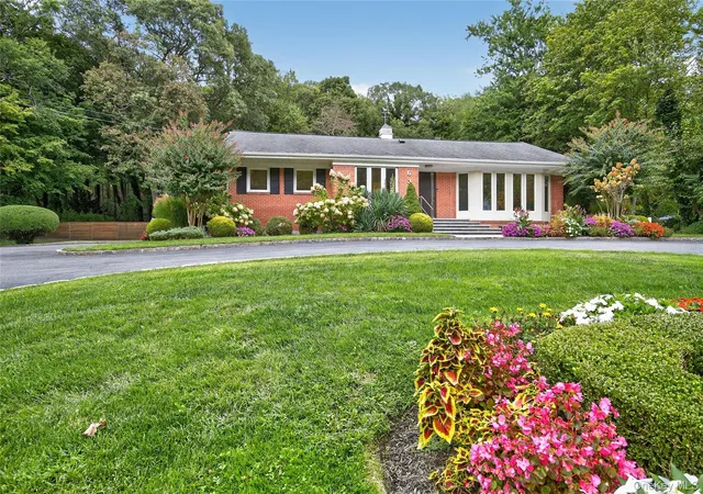 Photo 2 of Single family home for sale at 634 Park Ave, Huntington, NY 11743 | MLS# 918907 | Listing updated on 2026-09-04