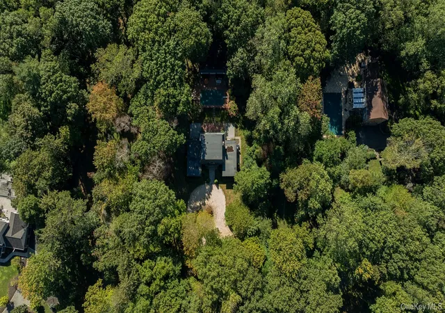 Photo 3 of Single family home for sale at 704 Short Beach Rd, Saint James, NY 11780 | MLS# 919240 | Listing updated on 2026-08-29