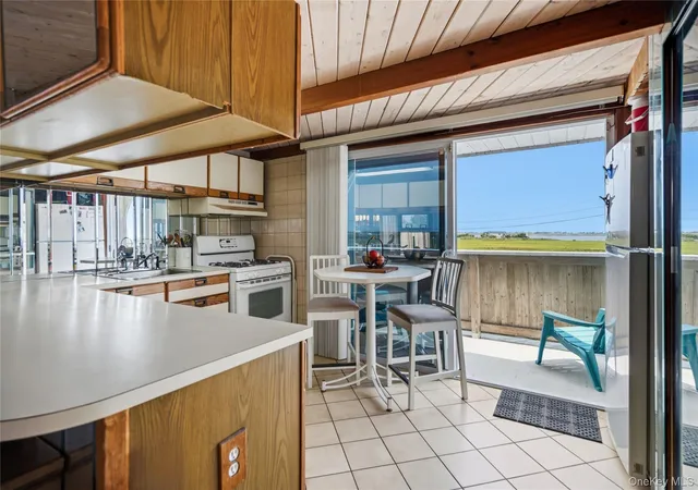 4th image of 714 Riviera Dr, Mastic Beach, NY 11951 | MLS# 919241