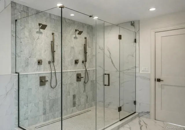 2nd image of 908 Maple Ln, Hempstead, NY 11554 | MLS# 919265