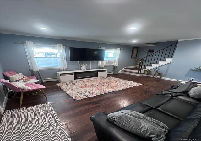 Photo 3 of Sale Pending at 44 Frank St, Valley Stream, NY 11580 | MLS# 919547 | Listing updated on 2025-12-03
