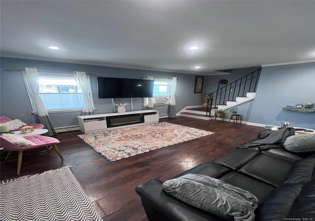 Photo 3 of Sale Pending at 44 Frank St, Valley Stream, NY 11580 | MLS# 919547 | Listing updated on 2025-12-03
