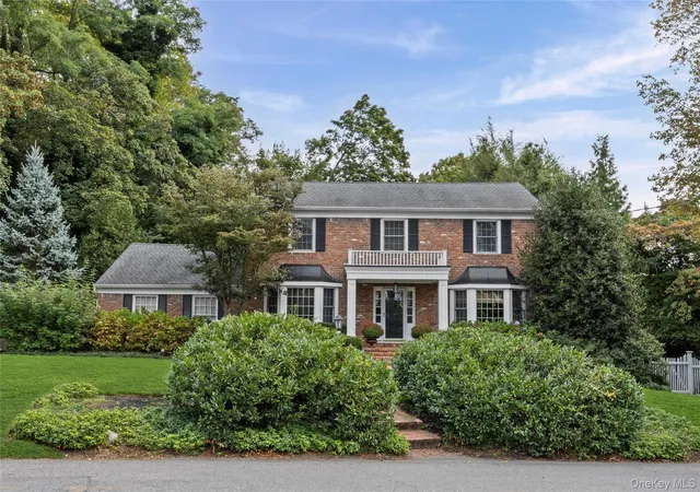 2nd image of 336 Bay Ave, Halesite, NY 11743 | MLS# 919790