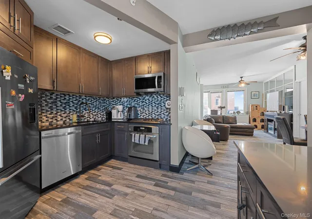 3rd image of 118-20 Ocean Promenade #6D, New York, NY 11694 | MLS# 921132