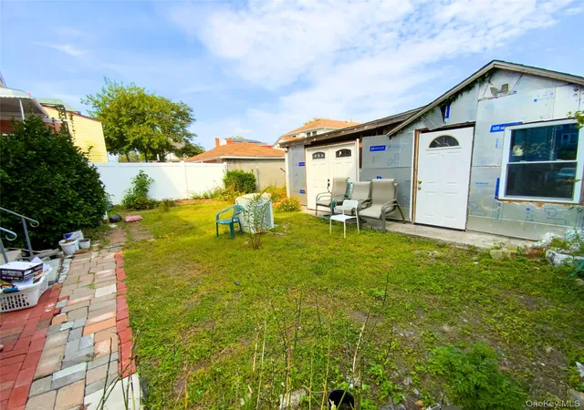 Photo 3 of House for sale at 552 Beach 68Th St, Arverne, NY 11692 | MLS# 921345 | Listing updated on 2026-01-14