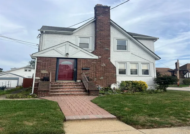 Photo 1 of Single family home for sale at 90 Pearsall Ave, Lynbrook, NY 11563 | MLS# 921368 | Listing updated on 2026-08-15