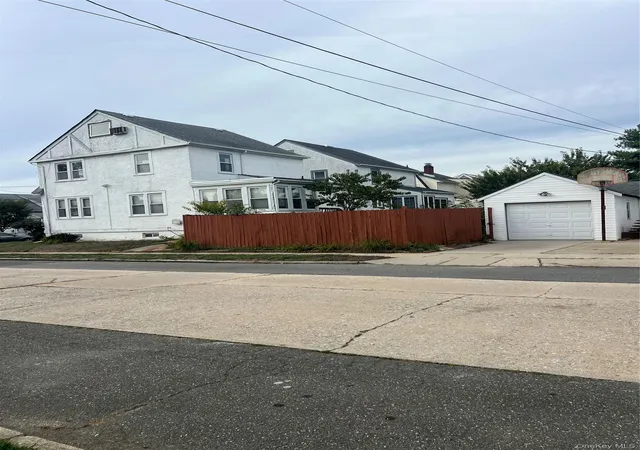 Photo 2 of Single family home for sale at 90 Pearsall Ave, Lynbrook, NY 11563 | MLS# 921368 | Listing updated on 2026-08-15