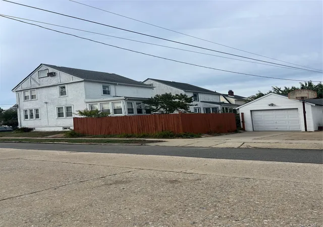 Photo 3 of Single family home for sale at 90 Pearsall Ave, Lynbrook, NY 11563 | MLS# 921368 | Listing updated on 2026-08-15