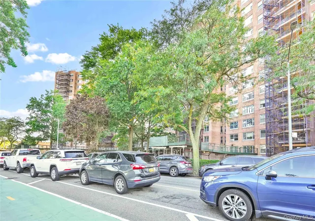 2nd image of 6120 Grand Central Pkwy #B605, Forest Hills, NY 11375 | MLS# 921497