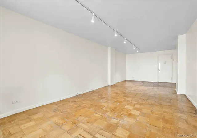 4th image of 6120 Grand Central Pkwy, New York, NY 11375