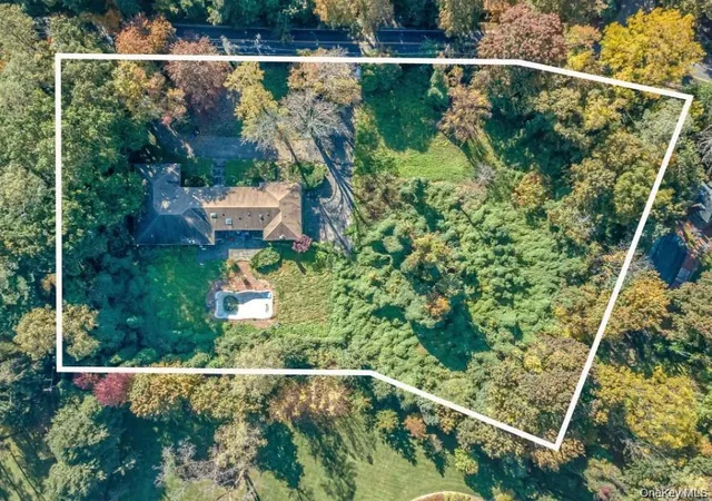 3rd image of 169 Middle Neck Rd, Great Neck, NY 11021 | MLS# 921609