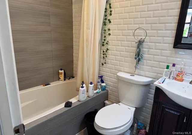 Photo 4 of Sale Pending at 186 Howard Ave, Brooklyn, NY 11233 | MLS# 921657 | Listing updated on 2026-04-11