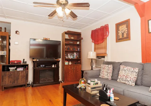 Listing Photo 4 - Condo for sale in building located at 6 Elm Pl, New York, NY 10465 - Unit #6
