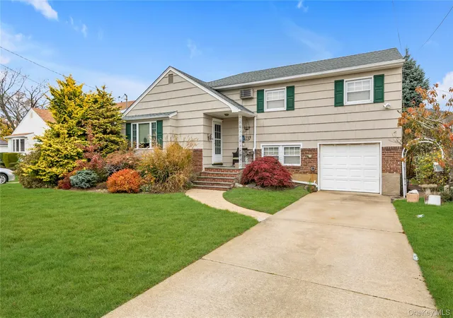 2nd image of 2845 Whaleneck Dr, Hempstead, NY 11566 | MLS# 922406