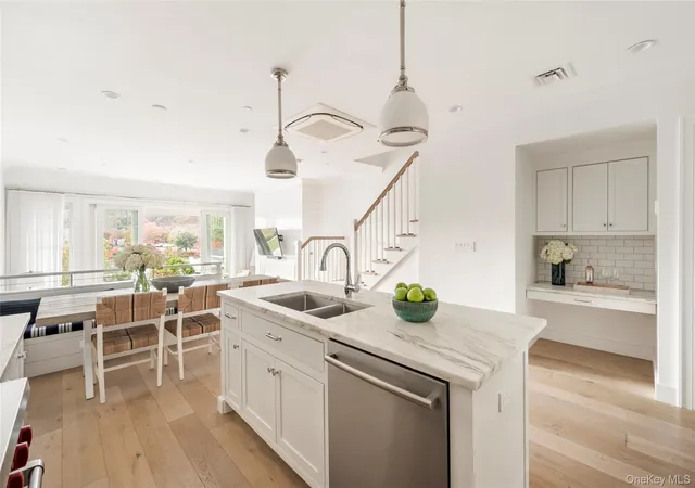 4th image of 3 Old Boathouse Ln S, Hampton Bays, NY 11946 | MLS# 922506